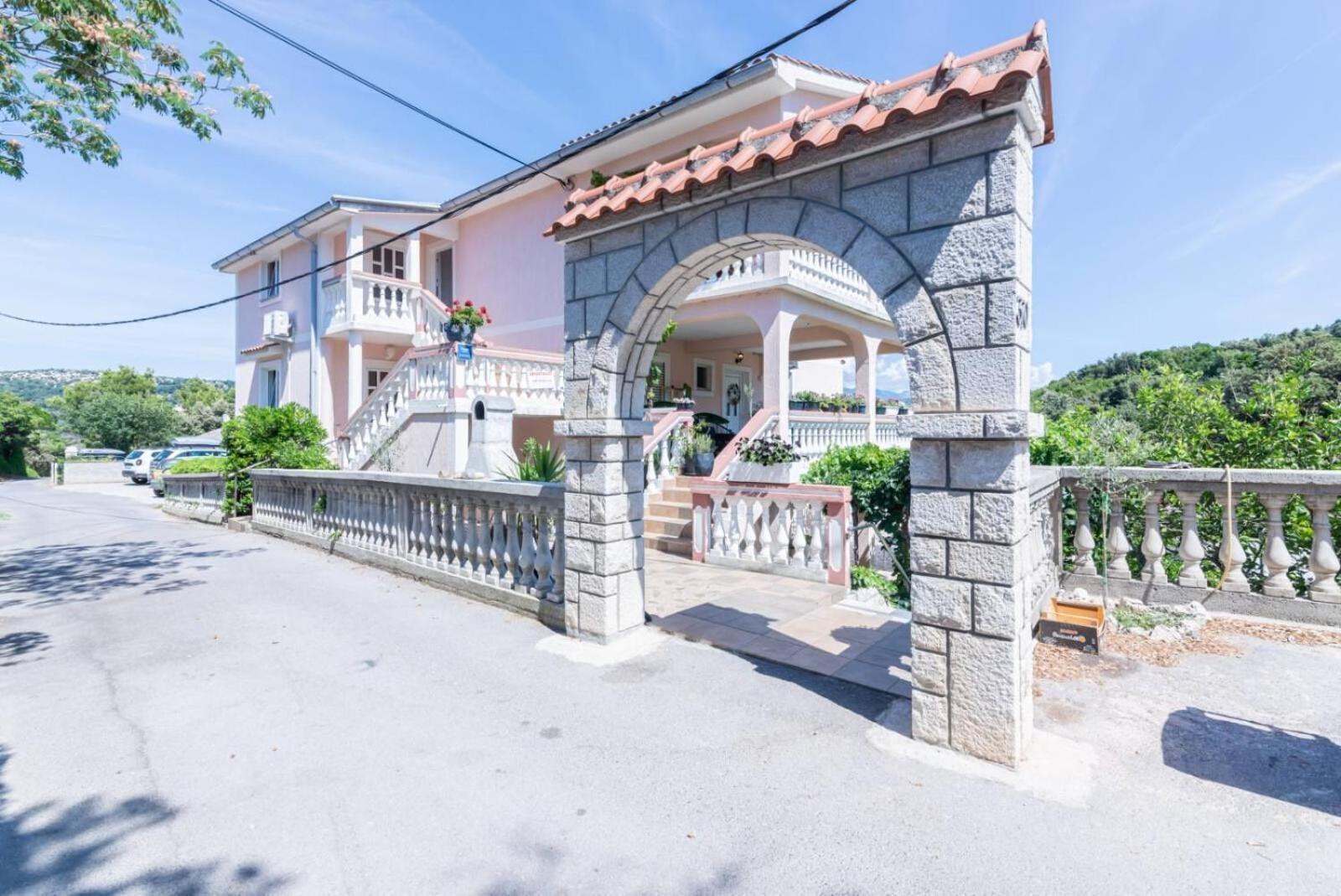 Apartments Barbara Supetarska Draga Ngoại thất bức ảnh